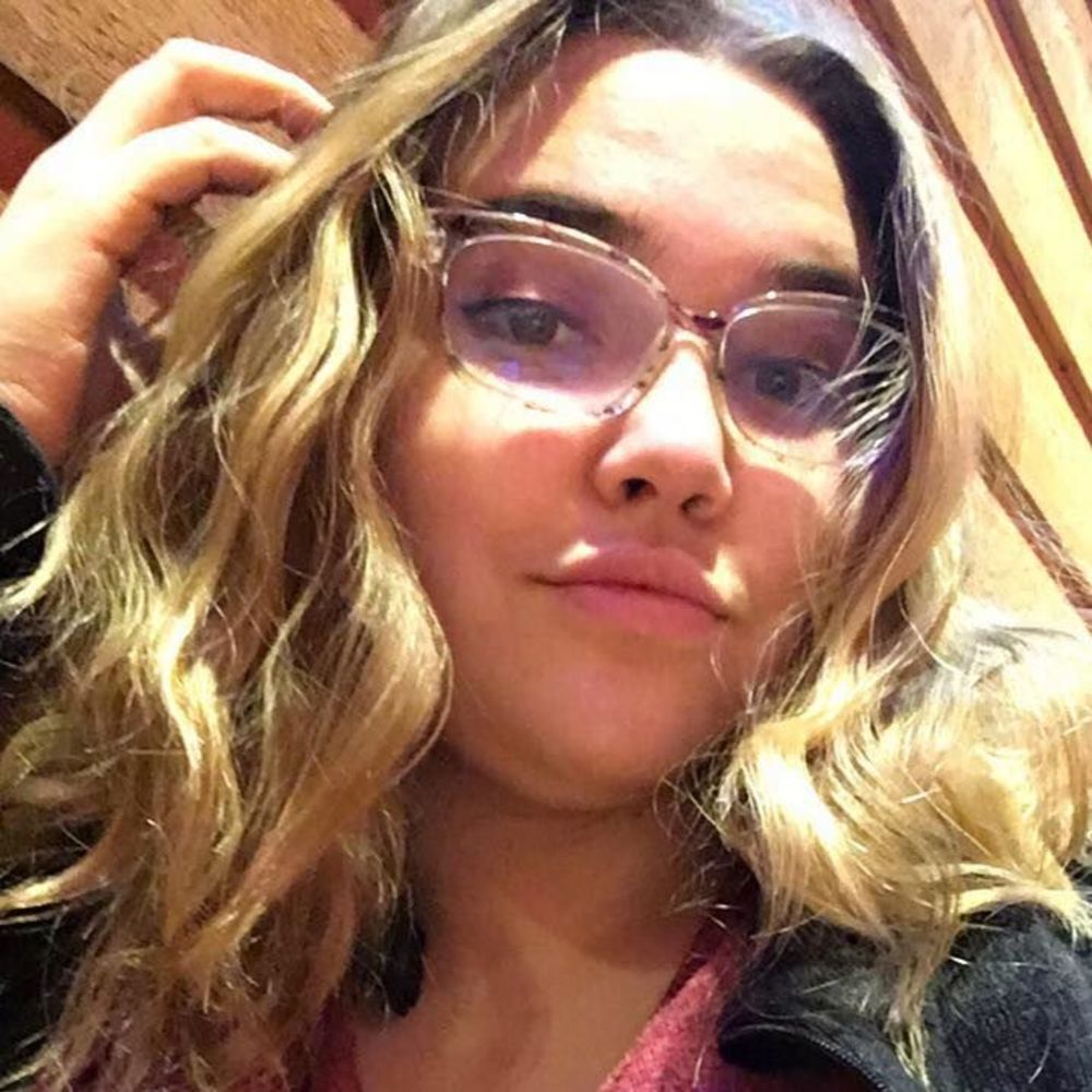 Meet your Posher, Chloe